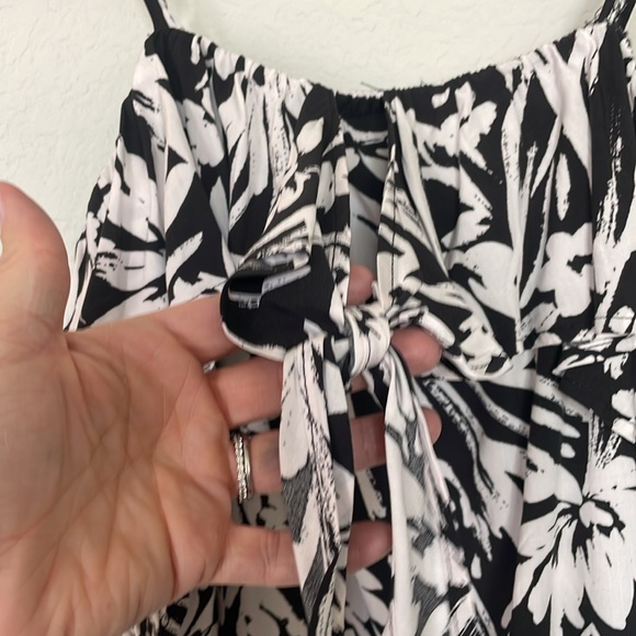 NWT Black and White off-the-shoulder top size Medium - Picture 2 of 5